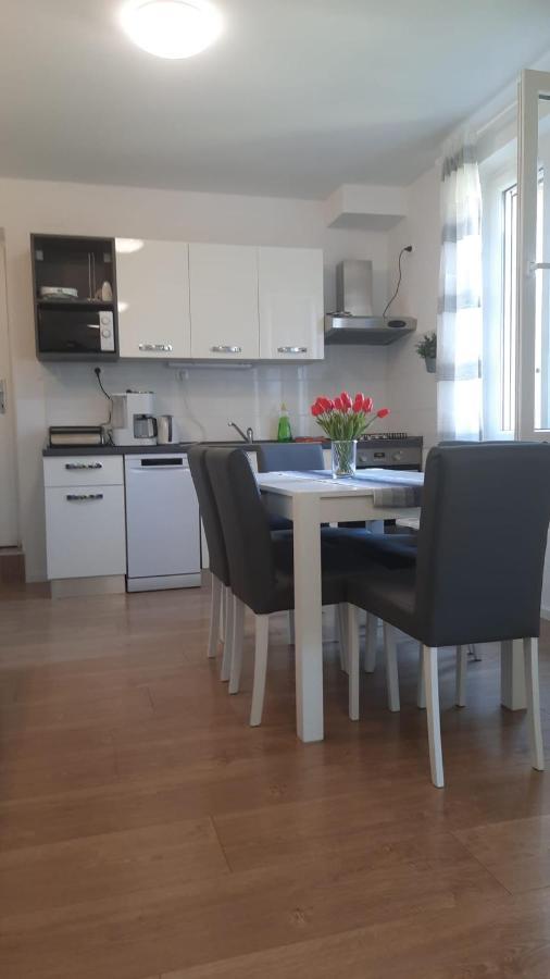Beach Apartment Kate With Sea View, Balcony And Parking, Murter, Dalmatia 외부 사진