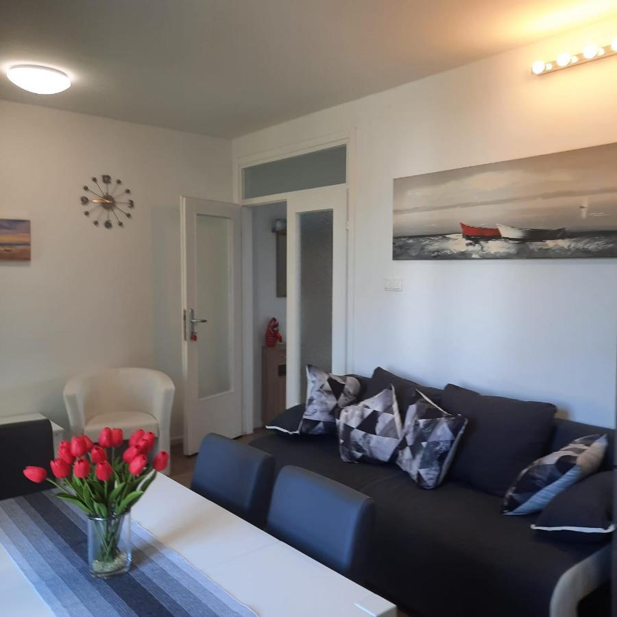 Beach Apartment Kate With Sea View, Balcony And Parking, Murter, Dalmatia 외부 사진