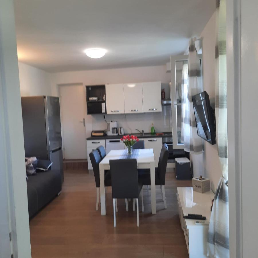Beach Apartment Kate With Sea View, Balcony And Parking, Murter, Dalmatia 외부 사진