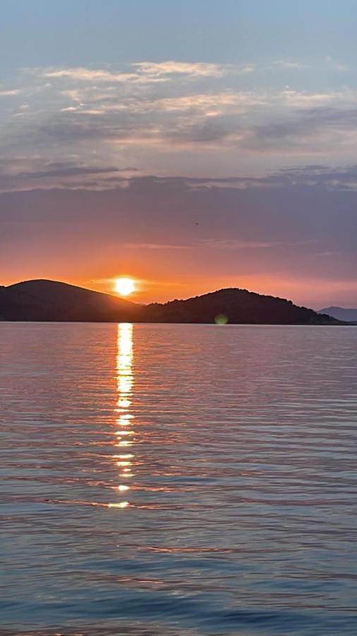 Beach Apartment Kate With Sea View, Balcony And Parking, Murter, Dalmatia 외부 사진