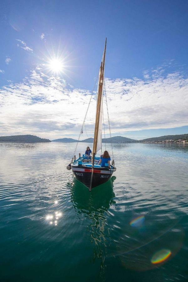 Beach Apartment Kate With Sea View, Balcony And Parking, Murter, Dalmatia 외부 사진