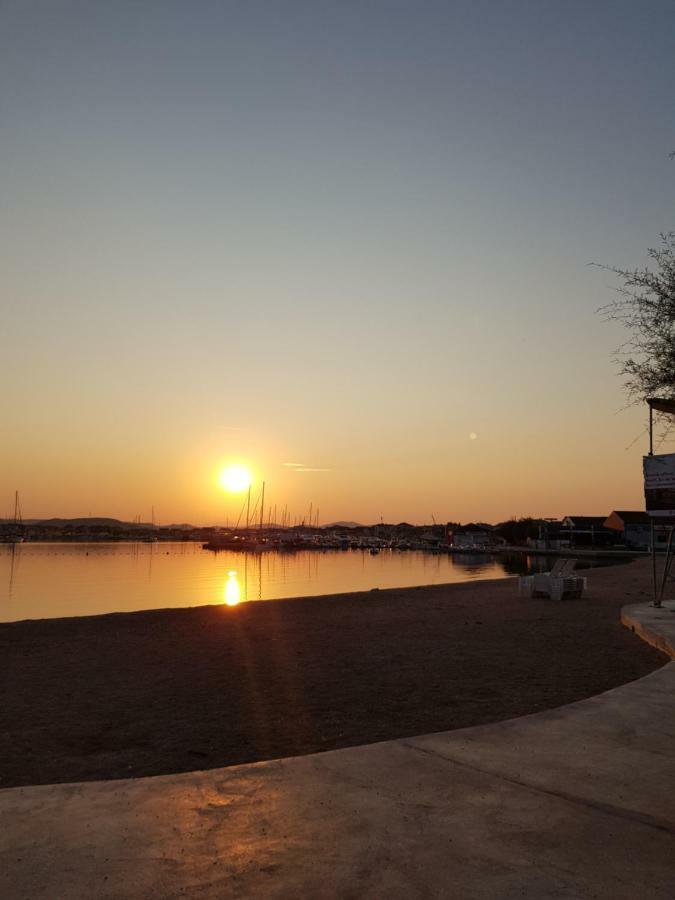 Beach Apartment Kate With Sea View, Balcony And Parking, Murter, Dalmatia 외부 사진