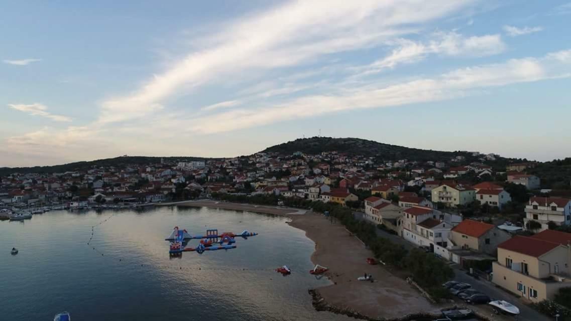 Beach Apartment Kate With Sea View, Balcony And Parking, Murter, Dalmatia 외부 사진